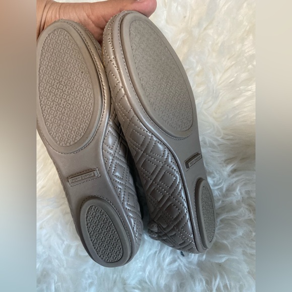 Tory Burch Logo charcoal flats size 6 women’s - Picture 2 of 6